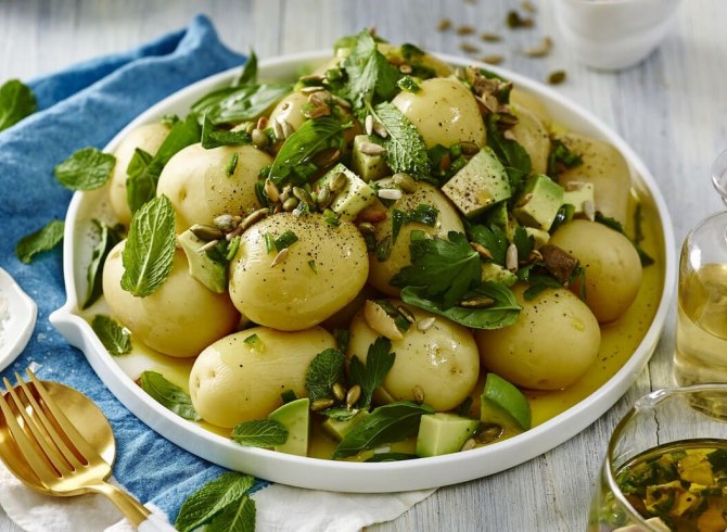 insalata di patate novelle e avocado con pistacchi e semi di girasole